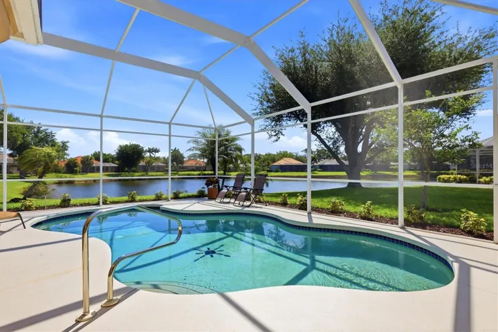 4120 Lakes Ct Pool