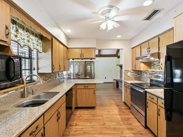 Kitchen (2)
