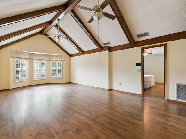 Great Room / Living Room (2)