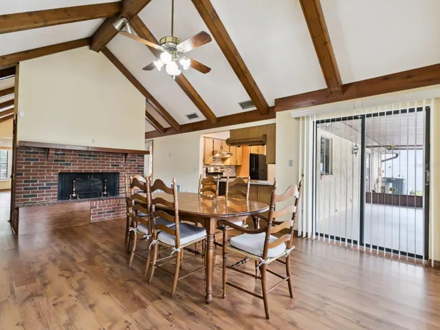 Dining Area (1)