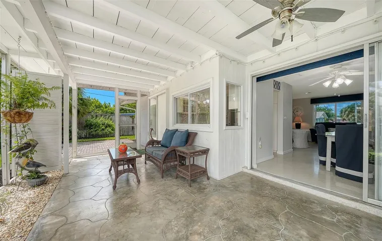Spacious Lanai
