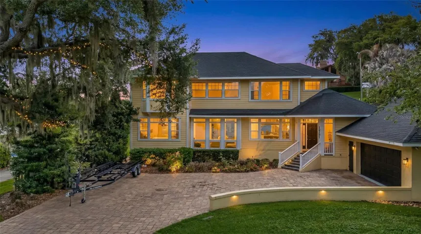 1215 Lakeshore Dr