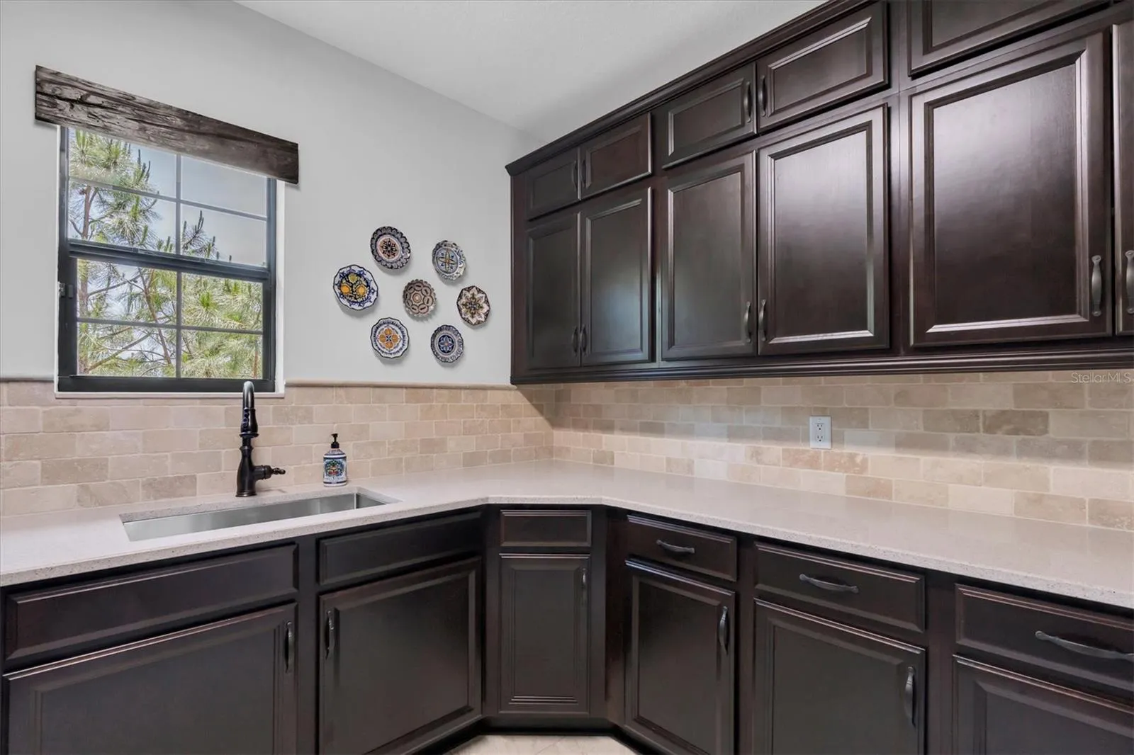 LAUNDRY COUNTERS