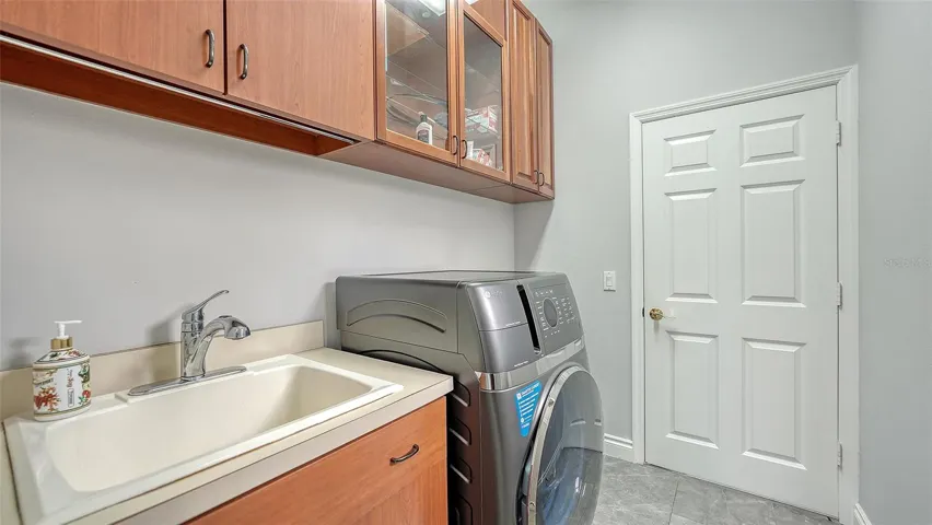 LAUNDRY ROOM.