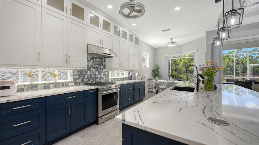 WELL DESIGNED KITCHEN.