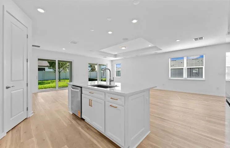 Center Island w/Storage