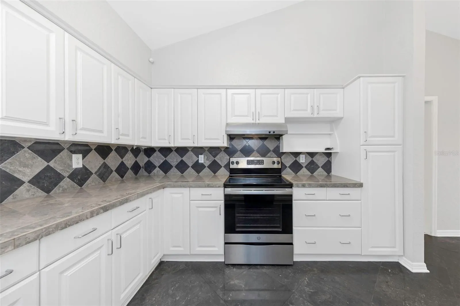 Kitchen - Right View