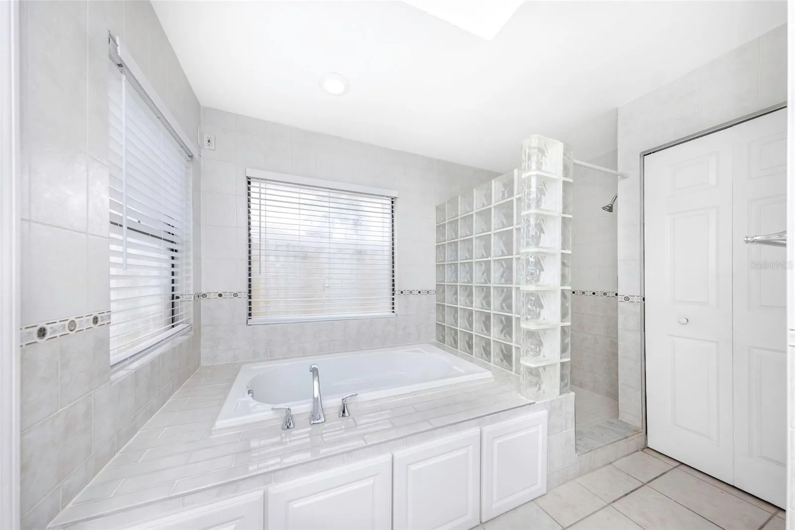 Master Bathroom - Tub