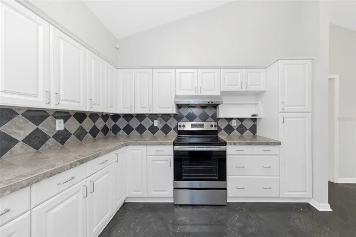 Kitchen - Right View