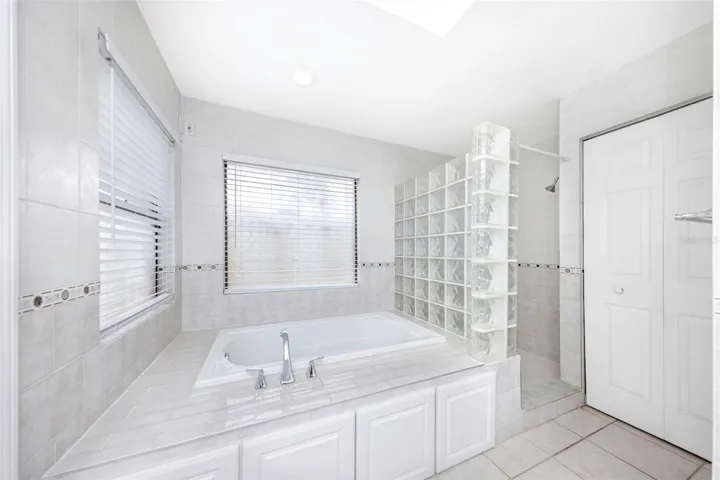 Master Bathroom - Tub