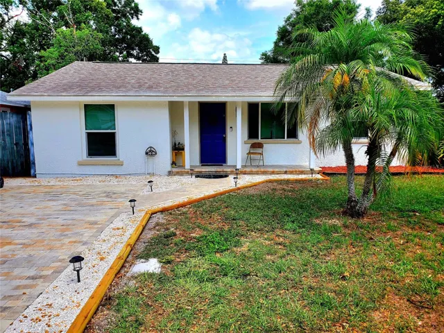 CUTE CURB APPEAL