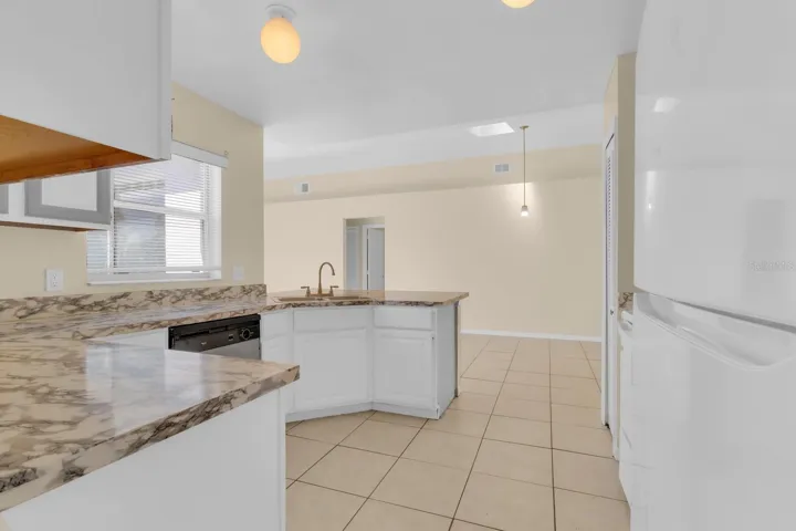 Kitchen / Eat-In Space