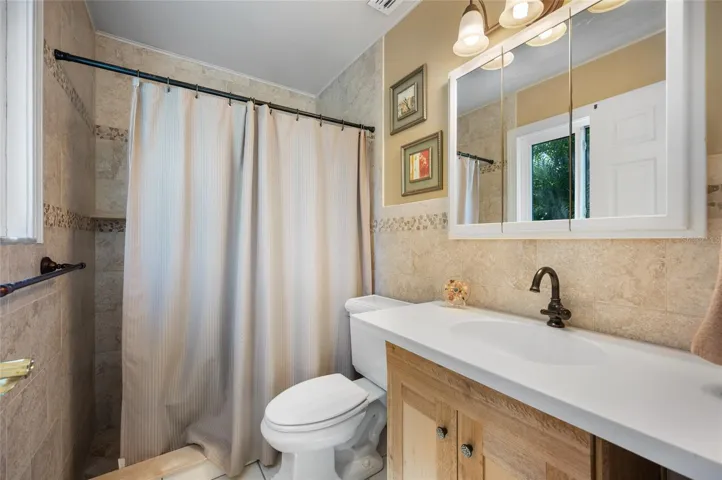 Ensuite Primary Bathroom