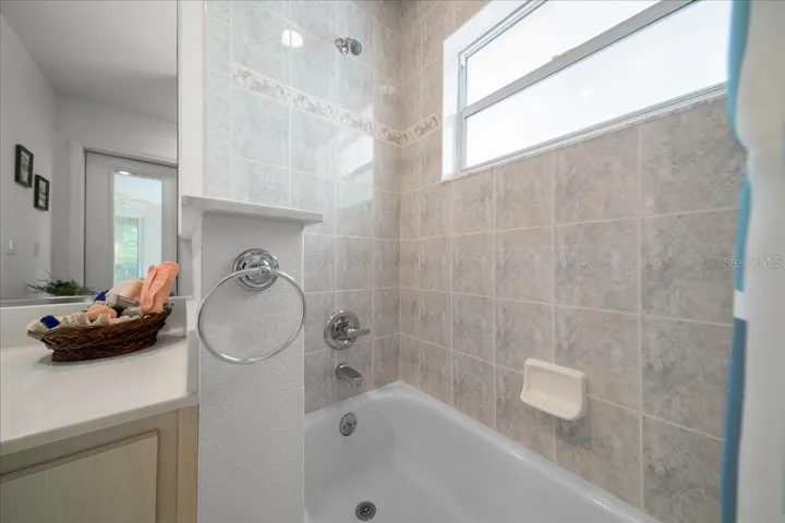 Secondary Bathroom - Shower/Tub combo