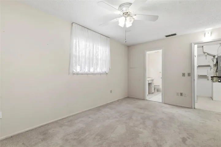 Walk-in closet & private bathroom in the primary bedroom.