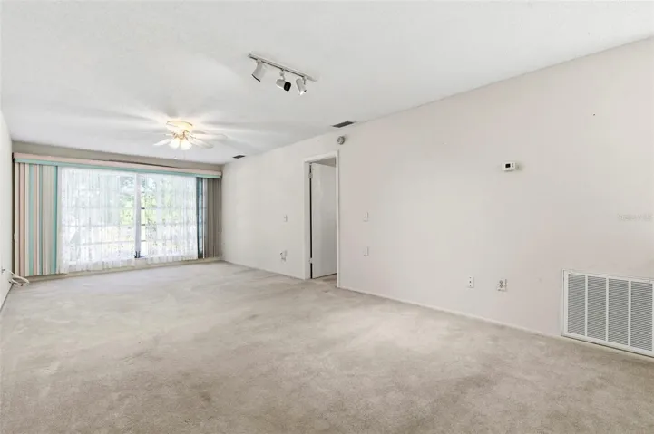 Design the living room in a variety of ways.
