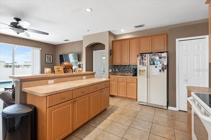 Large Kitchen with lots of cabinetry