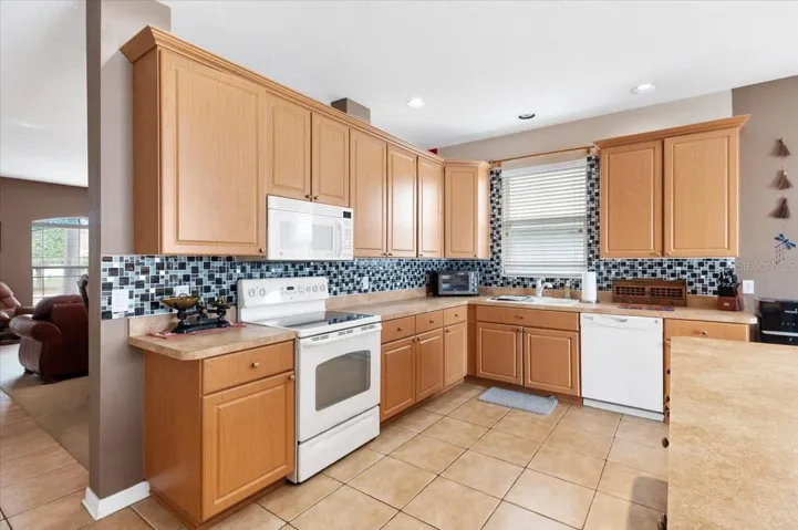 Large Kitchen with lots of cabinetry