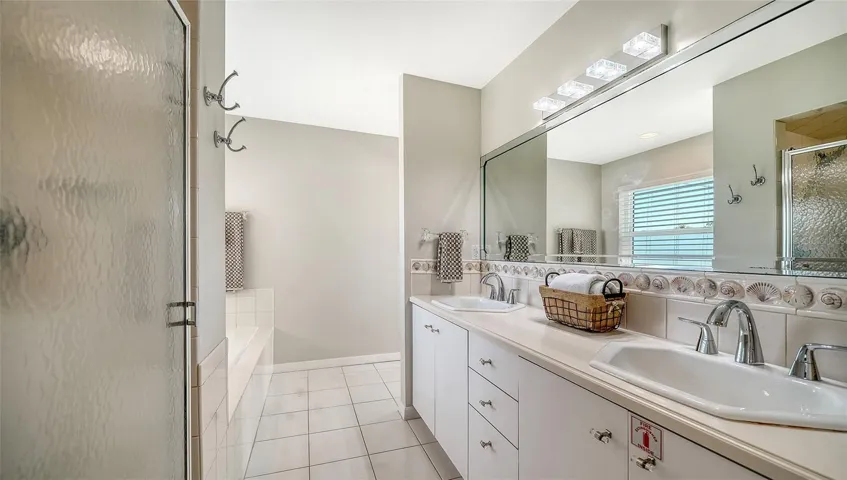 Ensuite Main Bathroom