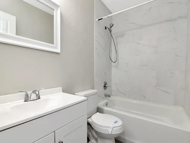 Unit 6205 - 2nd Bathroom