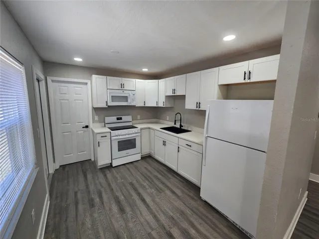 Unit 1205 - Kitchen
