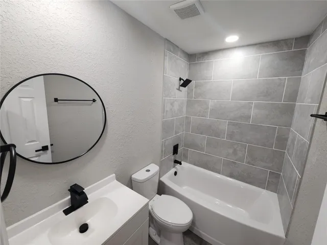 Unit 1205 - 2nd Bathroom