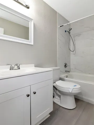 Unit 6205 - 2nd Bathroom
