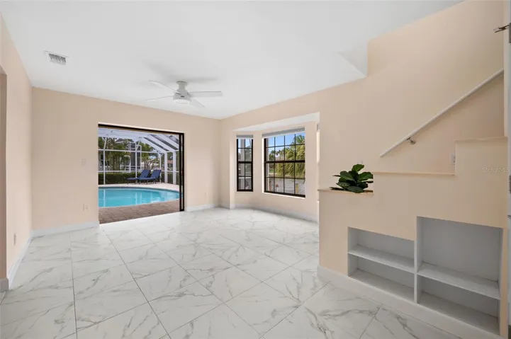 Huge flex space on main floor