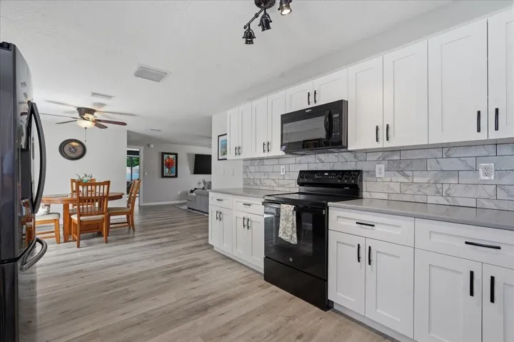 OPEN FLOOR PLAN