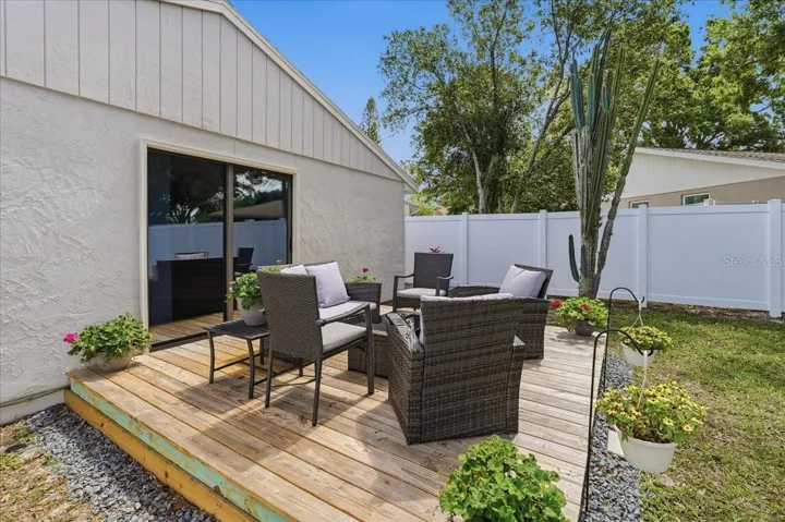 OUTDOOR DECK