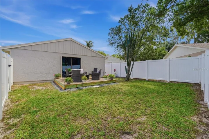 LOTS OF YARD SPACE!