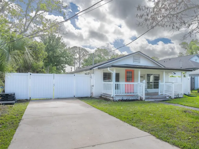 Conveniently located just minutes from Downtown Sanford, offering easy access to local dining, shopping, breweries, entertainment, and community events.