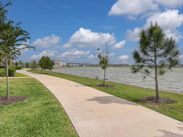 Sidewalks connect all homes to amenities