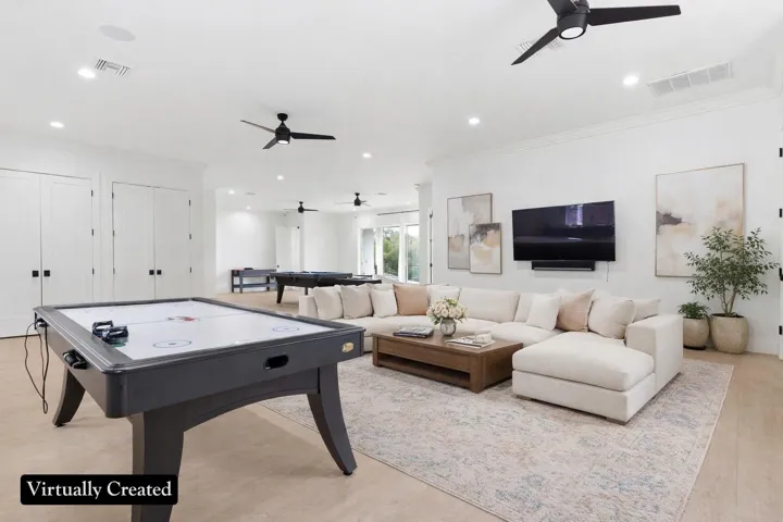 Expansive Entertainment Loft w/Balcony