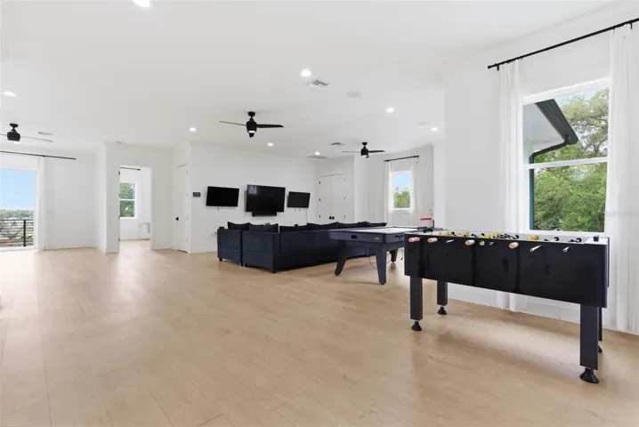 Expansive Entertainment Loft w/Balcony
