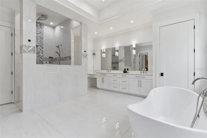 Primary Suite Bathroom