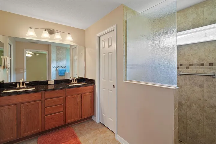 Master / Dual Sinks,  LGWalk-In Closet, Private W/C