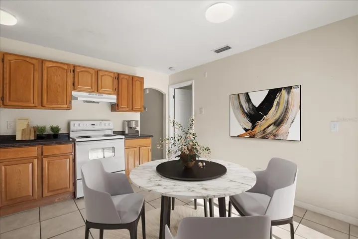 643 Kitchen, Virtual Staging