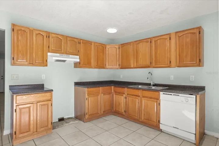 645 Kitchen
