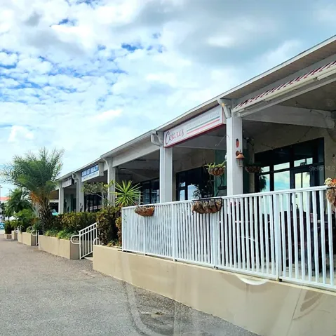 Shopping and restaurants nearby