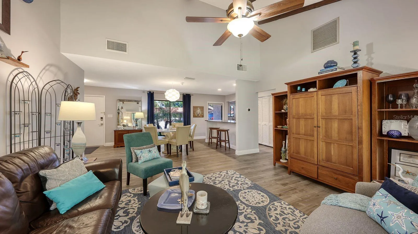 Great Room, Dining &amp; Breakfast Bar