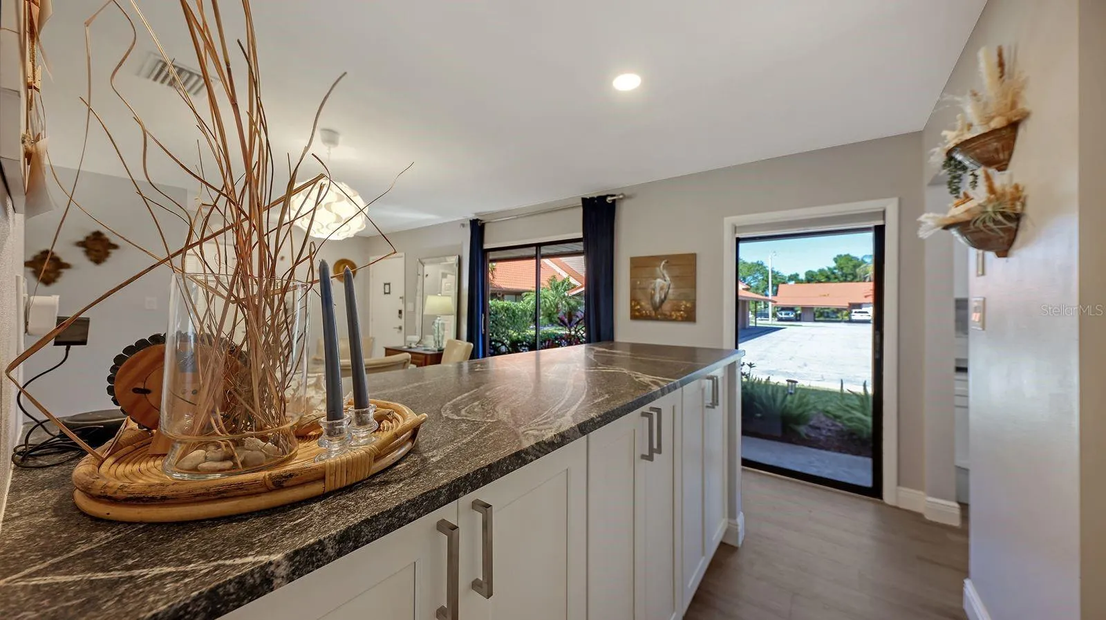 Large Breakfast Bar with a Beautiful Granite Top