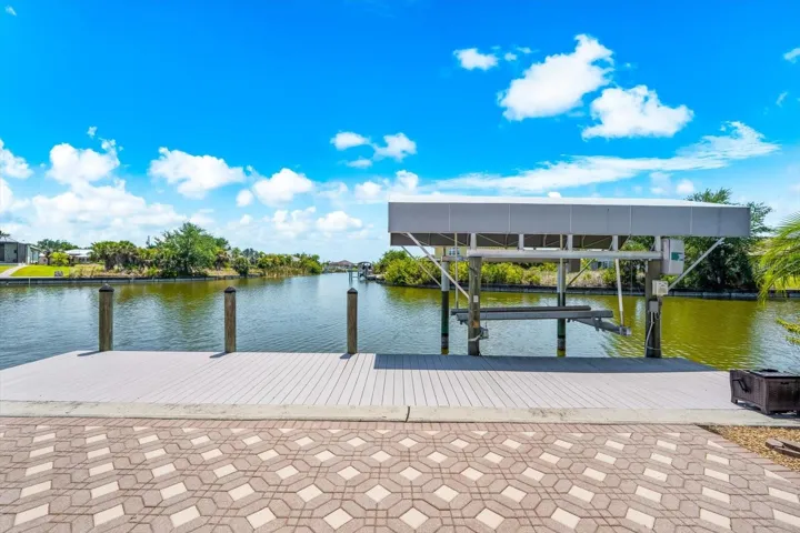 Covered Boat Lift System