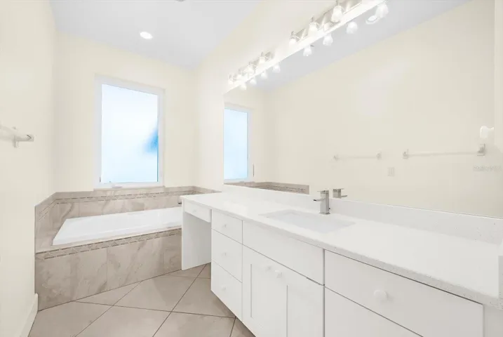 Luxurious Whirlpool Garden Tub