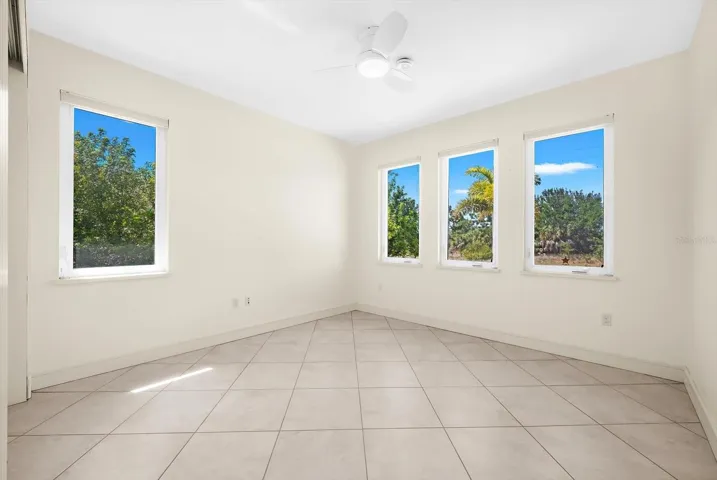 Bright Four Window Layout
