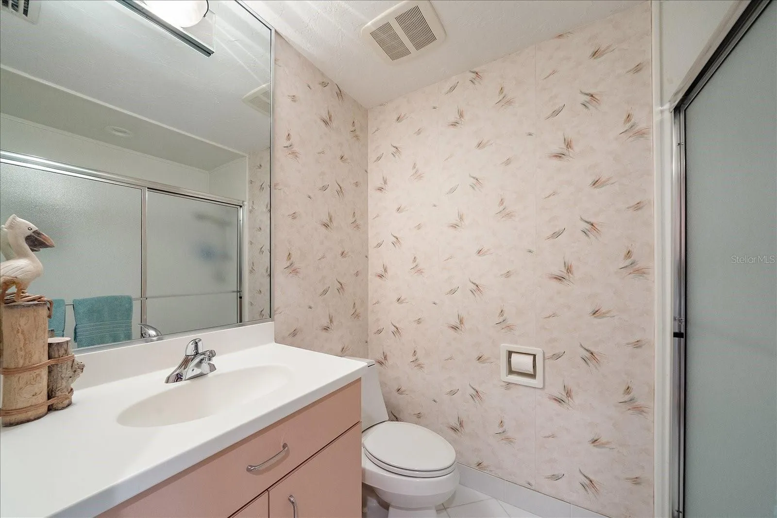 THIS IS THE FULL BATHROOM that's in the laundry room!  Also functions as a pool bath (one of 2 pool baths!!)