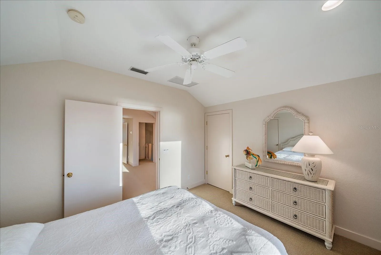 GUEST SIDE ABOVE GARAGE - gulf side bedroom