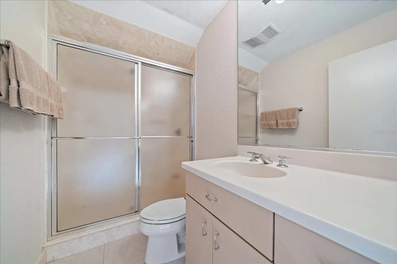 GUEST SIDE ABOVE GARAGE - full bathroom