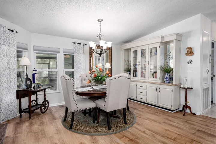 Dinning room 2