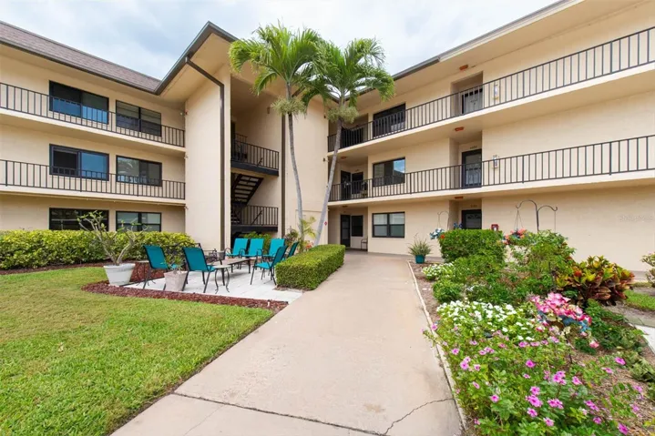 Garden and gathering area outside of Unit 4101